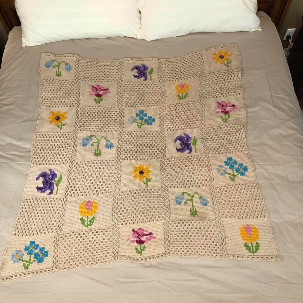 Vintage crochet beige afghan w/ multicolored floral squares